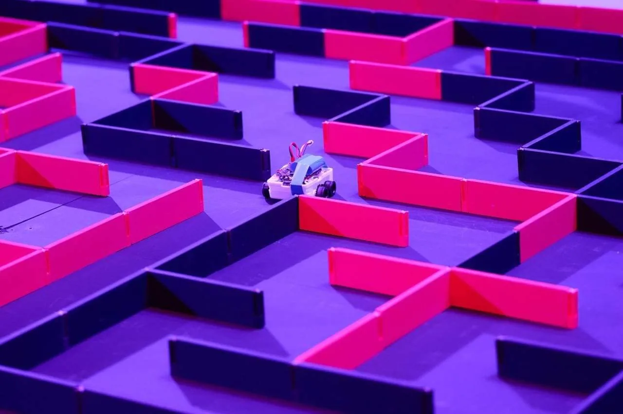 СОРЕВНОВАНИЯ ПО РОБОТОТЕХНИКЕ